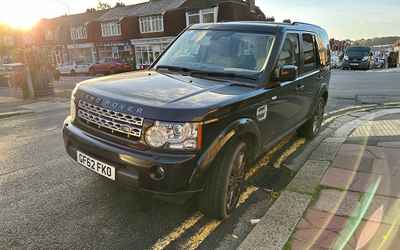 GF62 FKO, a Black Land Rover Discovery parked in Hollingdean